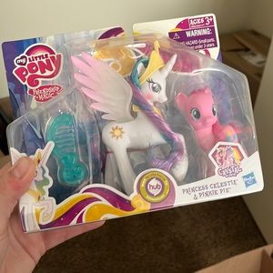Princess Celestial & Pinkie Pie Playset (2012) - My Little Pony